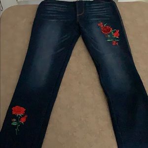 Women’s Jeans W/Roses